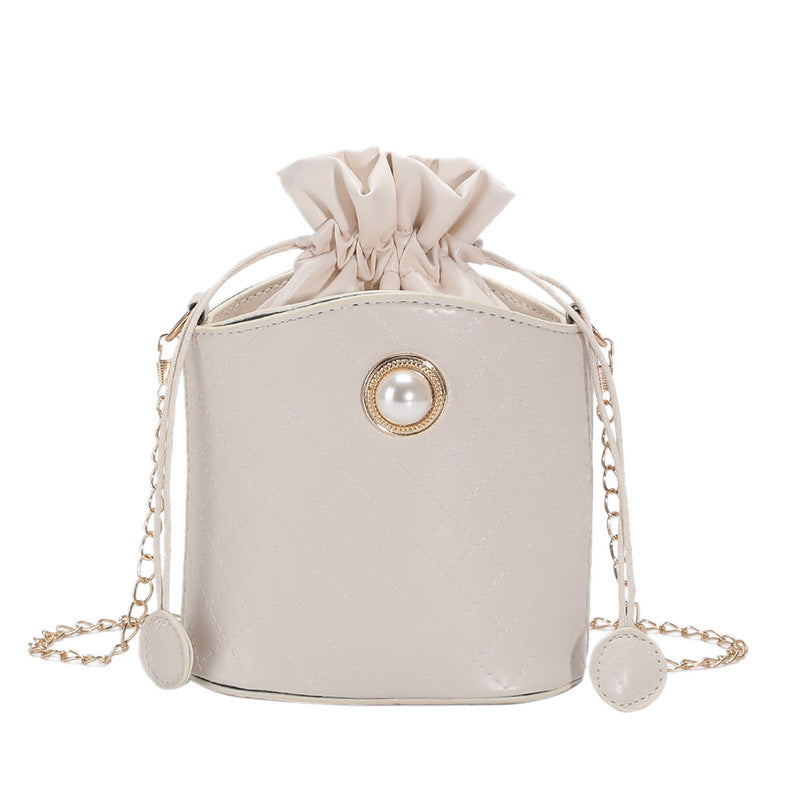 Retro Women's Hand-carrying One-shoulder Crossbody Bag White Aspect Front White Background