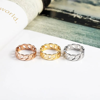 Cassie Ring versatile style